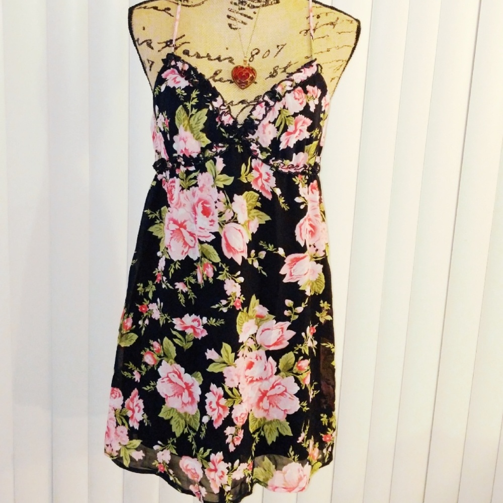 🧣B2G1 SALE Lots of love floral short dress
